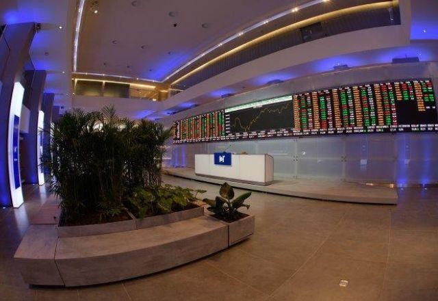 Imagem da noticia Bolsa brasileira bate os 127 mil pontos e tem melhor mês do ano