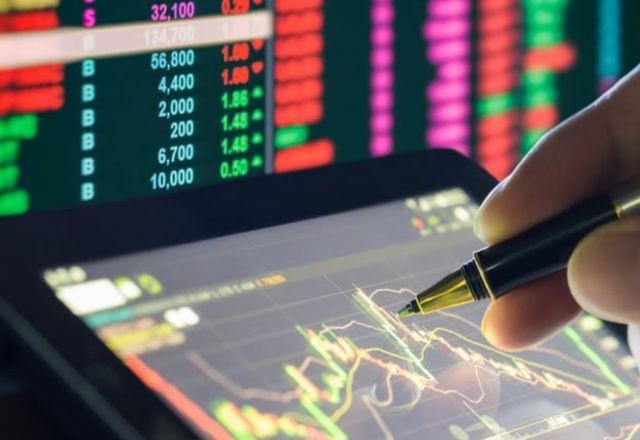Imagem da noticia À espera da decisão do Copom sobre os juros, Bolsa fecha em queda