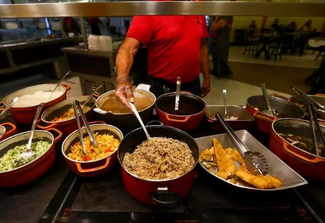 Imagem da noticia Comer fora de casa em SP está mais caro; self-service subiu 41% em 4 anos