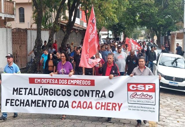 Trabalhadores se mobilizam contra suspensão das atividades da Caoa