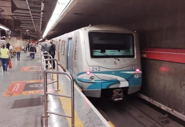 Imagem da noticia Rapaz é esfaqueado dentro do vagão do metrô em São Paulo