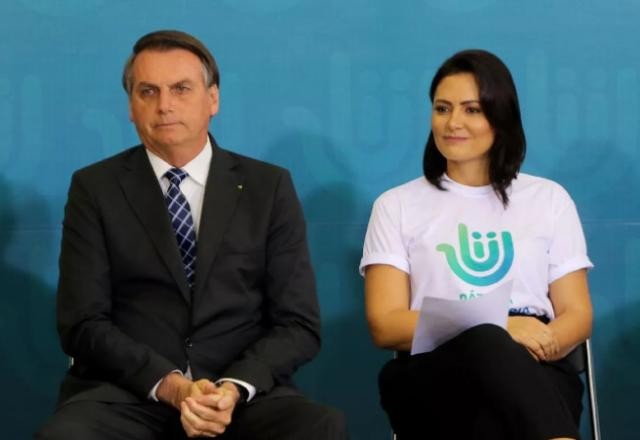 Imagem da noticia Vereadores de Recife rejeitam medalha para Michele e arquiva a de Bolsonaro