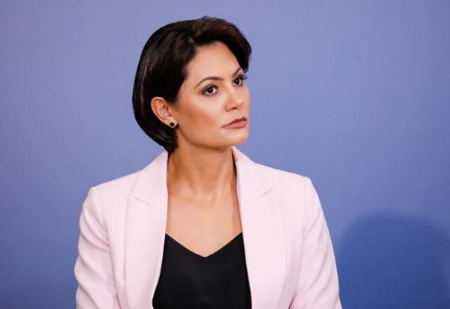 Michelle Bolsonaro vai acompanhar debate do SBT no estúdio