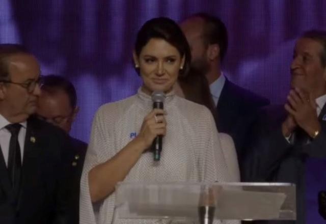 Imagem da noticia "Mulheres virtuosas são mais valiosas que joias preciosas", diz Michelle