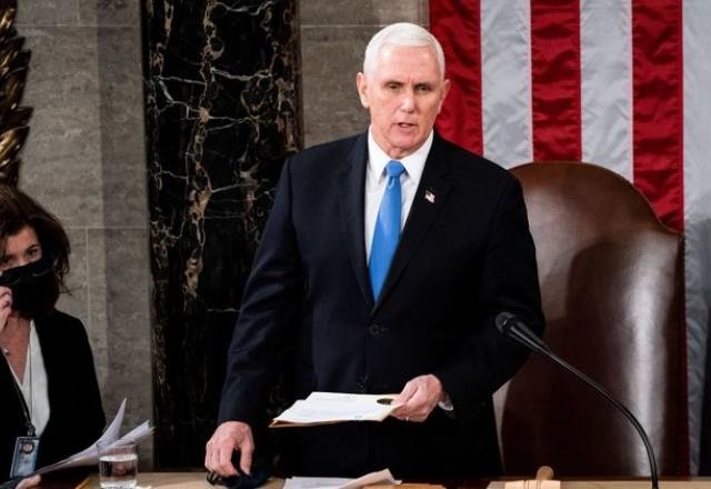 Imagem da noticia Vice de Trump sobre retirá-lo do poder: "não vou ceder a jogos de poder"