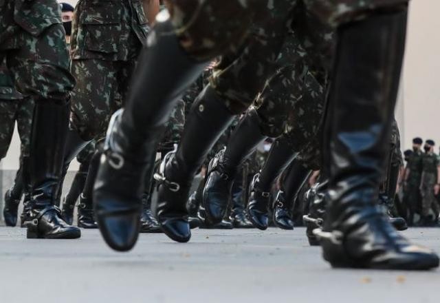Imagem da noticia Prisão de Roberto Jefferson repercute de forma negativa entre militares