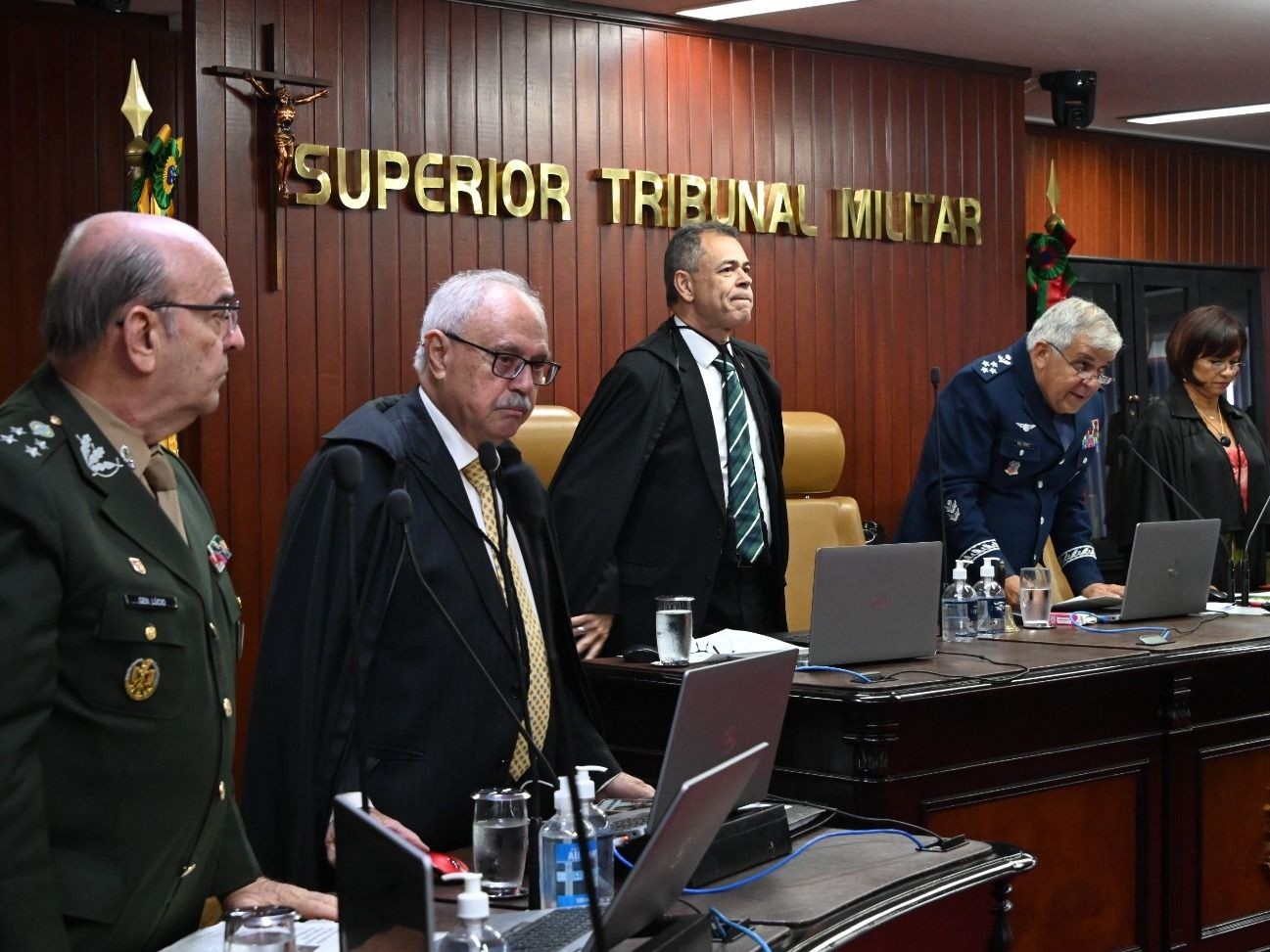 Imagem da noticia Militares que metralharam família no RJ podem ter penas reduzidas de 30 para 3 anos