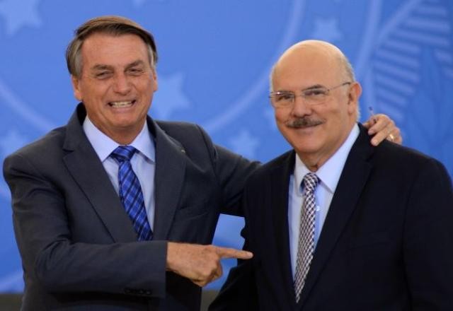 Imagem da noticia Ministro da Educação isenta Bolsonaro e nega favorecimento a pastores