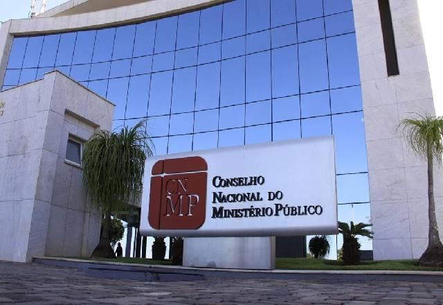Imagem da noticia Lira adia votação de PEC que amplia influência do Legislativo sobre CNMP