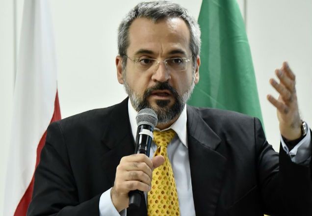 Imagem da noticia Ministério da Educação bloqueia 30% da verba de universidades federais