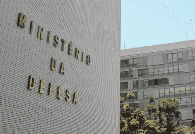 Imagem da noticia Marinha e Exército descartam apurar conduta de militares no caso das joias