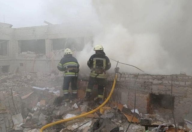 Ucrânia: ataque aéreo russo atinge escola na cidade de Zhytomyr