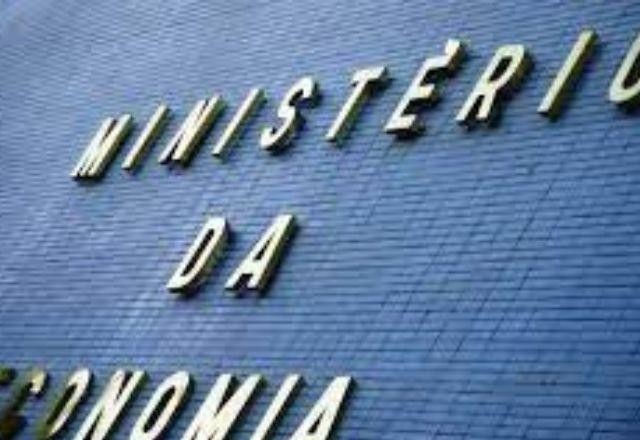 Imagem da noticia Economia mantém crescimento do PIB em 2,7% este ano e piora o de 2023