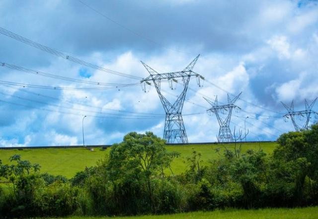 Conta de luz: país terá nova bandeira, 50% mais cara que a vermelha