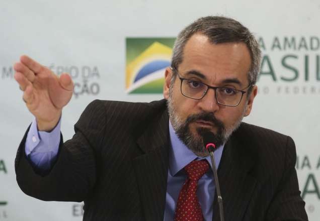 Imagem da noticia Ministro da Educação anuncia mudanças na aplicação do Enem