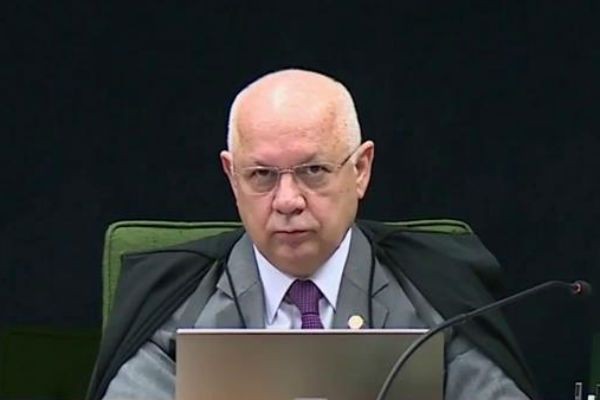 Imagem da noticia Ministro do STF, Teori Zavascki, morre em queda de avião no Rio de Janeiro