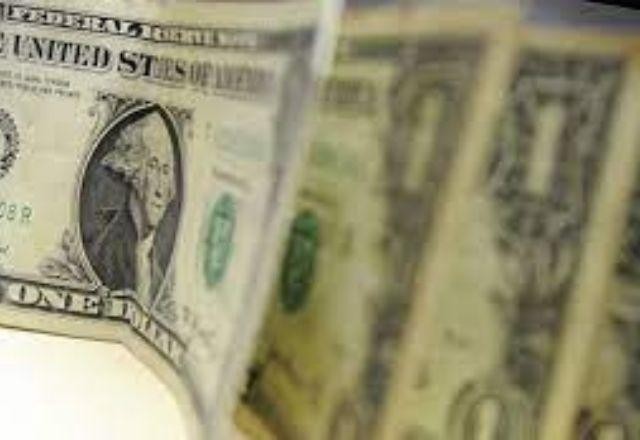 Imagem da noticia Dólar tem terceira queda consecutiva frente ao real e fecha a R$ 4,928