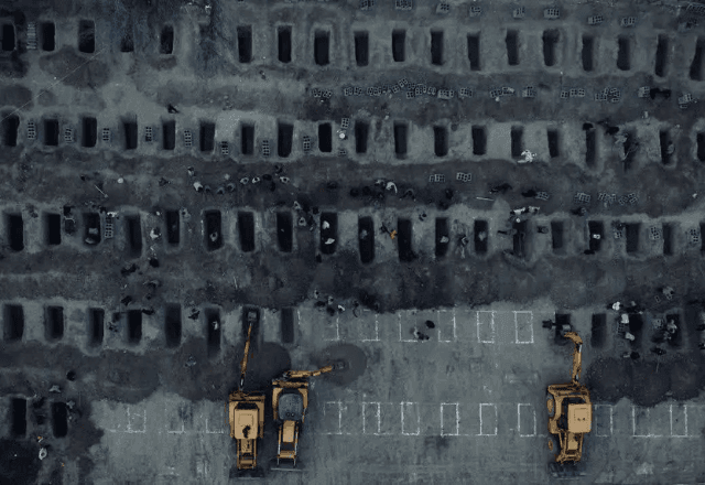 Imagem da noticia Irã divulga imagem de sepulturas após ataque a escola feminina que deixou 153 mortos