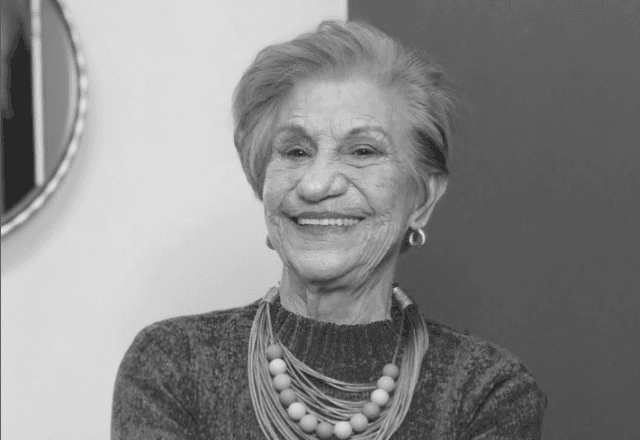 Imagem da noticia Morre Coracy Arantes, influenciadora de 82 anos conhecida por resenha de maquiagens 