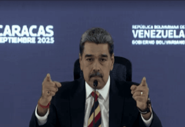 Imagem da noticia Maduro diz que navios militares americanos e um submarino nuclear "apontam para a Venezuela"