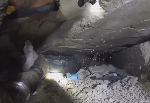 Menino soterrado em terremoto na Síria é resgatado vivo dos escombros