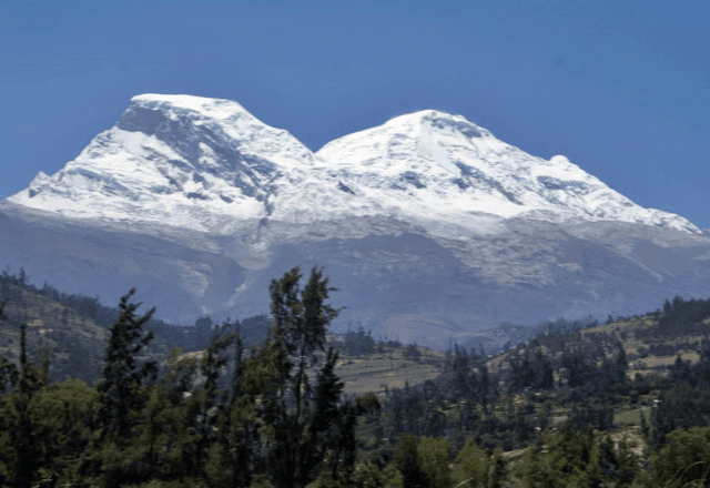 Alpinista americano desaparecido por 22 anos é encontrado mumificado no Peru