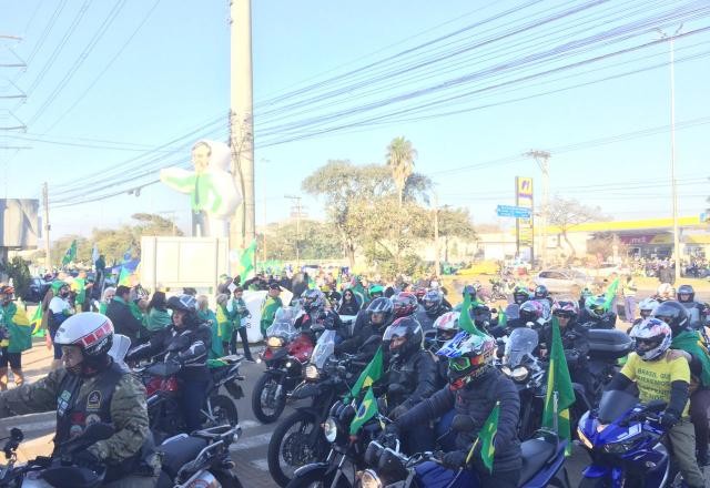 Imagem da noticia Apoiadores se reúnem antes de motociata com Bolsonaro no RS; veja vídeo