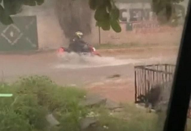 Imagem da noticia Corpo de motociclista arrastado durante enxurrada é encontrado