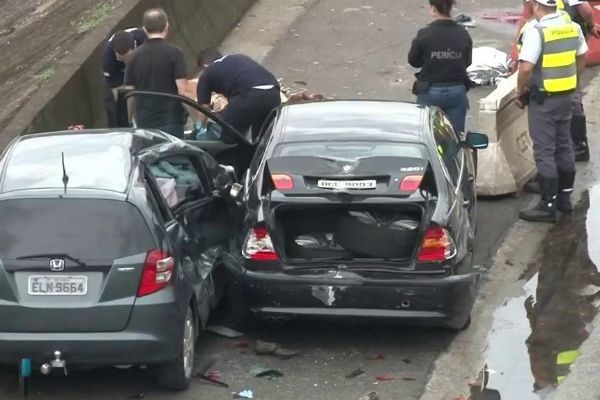 Motorista embriagada atropela e mata três pessoas na Marginal Tietê