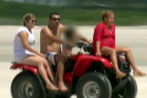 Motoristas praticam manobras arriscadas e infringem leis em praia do Pará