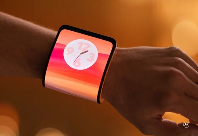 Motorola anuncia celular que pode ser enrolado no pulso 