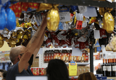 Compras de última hora movimentam comércio na véspera da Páscoa em São Paulo