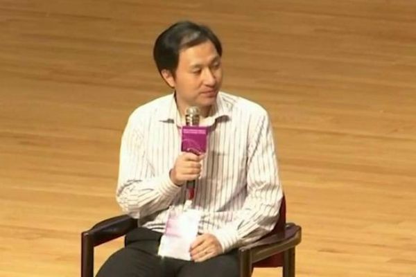 Imagem da noticia Mudança genética realizada em bebês é cancelada por cientista chinês.