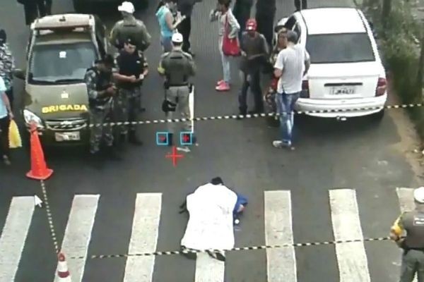 Imagem da noticia Mulher é assassinada à luz do dia em Porto Alegre