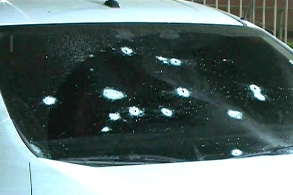 Imagem da noticia Mulher morre ao ter carro fuzilado com 39 tiros no Rio de Janeiro