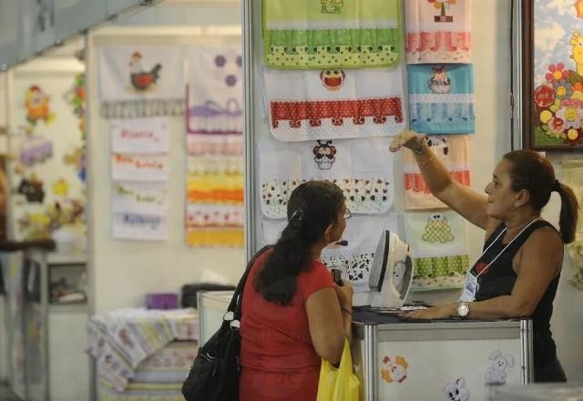 Participação feminina no mercado de trabalho retrocedeu 10 anos com pandemia