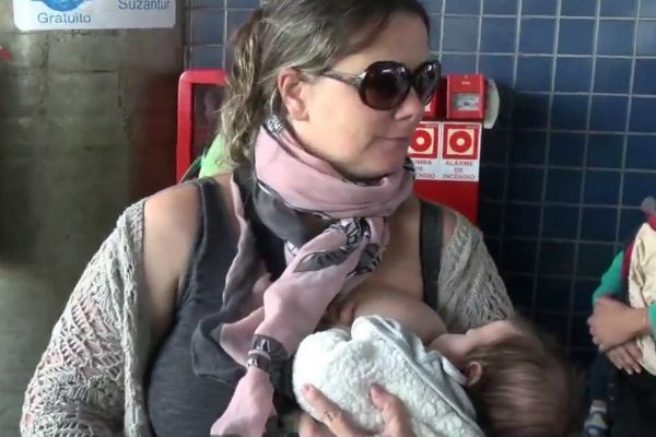 Imagem da noticia Mulheres protestam em terminal de ônibus que impediu mãe de amamentar