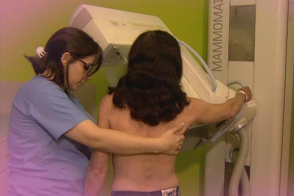 Imagem da noticia Mulheres têm dificuldades para fazer reconstrução de mamas pelo SUS