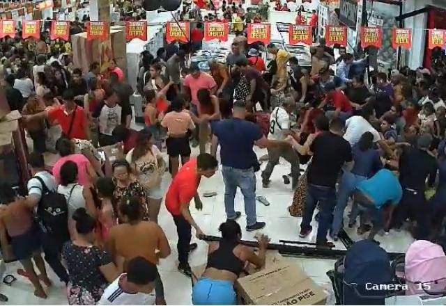 Imagem da noticia Promoção de Black Friday termina em tumulto e deixa feridos em loja de Macapá