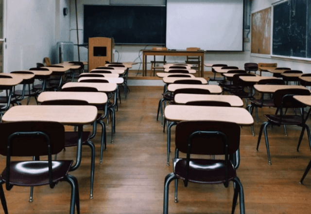 Imagem da noticia Câmara aprova projeto de lei que pune escolas que negarem matrícula sem justificativa