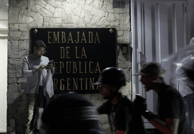 Imagem da noticia Ex-chefes de Estado e governo denunciam invasão à embaixada da Argentina na Venezuela