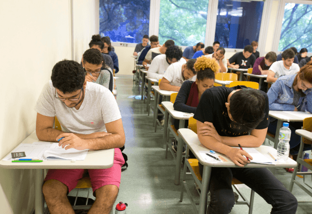 Imagem da noticia Fuvest anuncia medidas para diminuir crises de ansiedade no vestibular