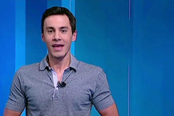 Imagem da noticia Nadadora Etiene Medeiros retorna ao Brasil após conquista inédita