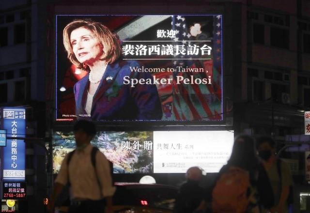Imagem da noticia Nancy Pelosi pousa em Taiwan em meio à tensão entre EUA e China