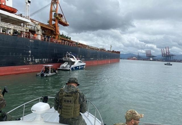Imagem da noticia Santos: 52kg de cocaína são retirados de navio com destino à Holanda