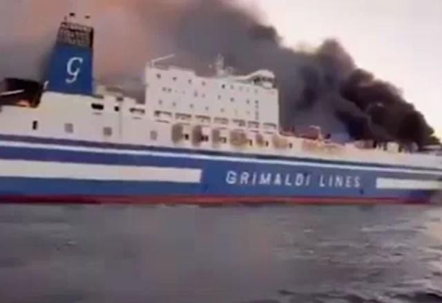 Navio que transportava 290 passageiros é atingido por incêndio na Grécia