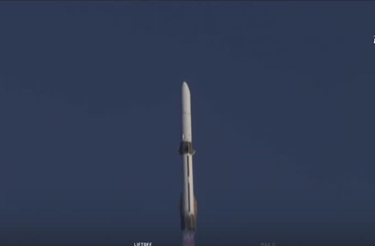 Imagem da noticia Blue Origin faz 1º lançamento do foguete New Glenn e leva sondas da NASA rumo a Marte