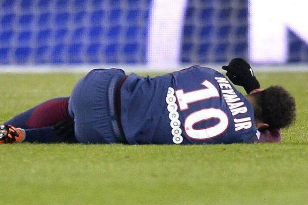 Imagem da noticia Neymar chega ao hospital onde será operado neste sábado