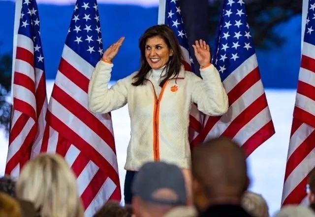 Imagem da noticia Derrotada nas primárias, Nikki Haley anuncia voto em Trump nas eleições dos EUA