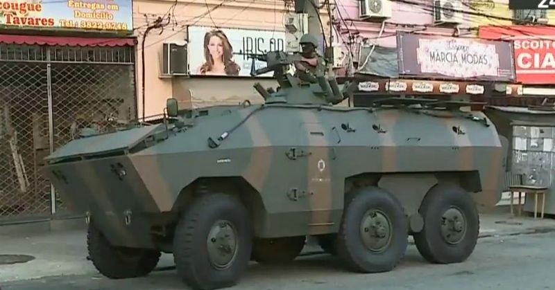 No Rio, homens do Exército são recebidos a tiros durante operação
